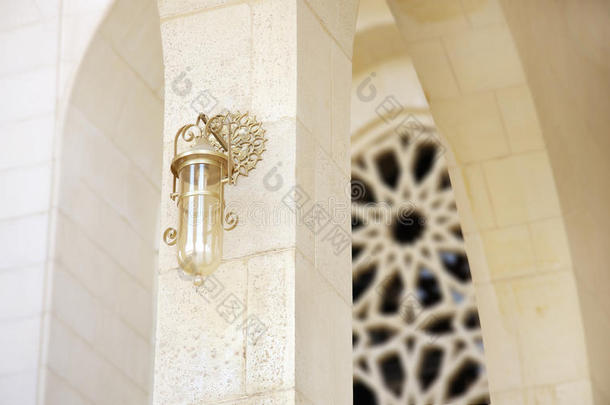 巴林大清真寺典雅的古灯