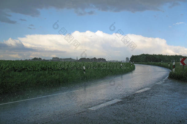 瓢泼大雨