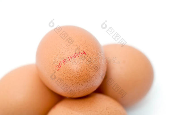 一堆新鲜鸡蛋