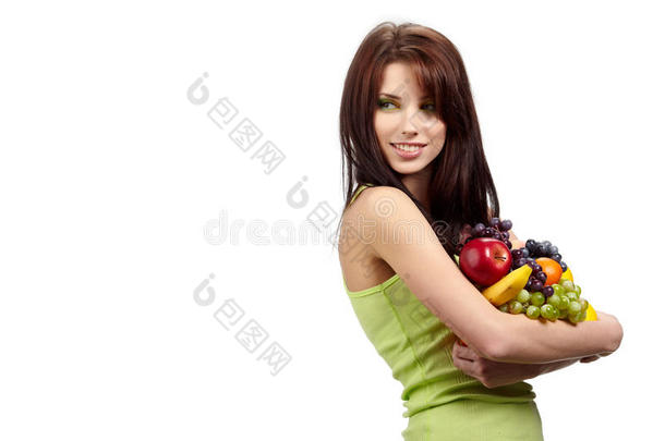 女人拎着袋子满满的健康食品