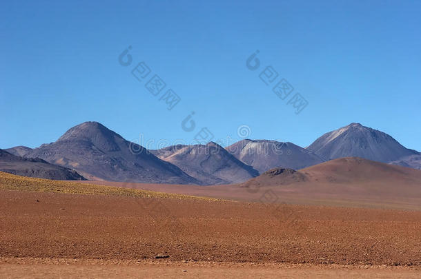 智利阿塔卡马沙漠的<strong>火山山脉</strong>