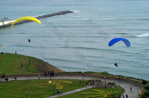 秘鲁利马米拉弗洛雷斯码头滑翔伞