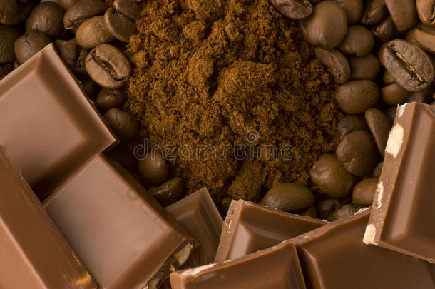 咖啡豆，磨碎的巧克力咖啡