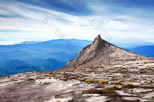 亚洲最高峰基纳巴鲁山顶