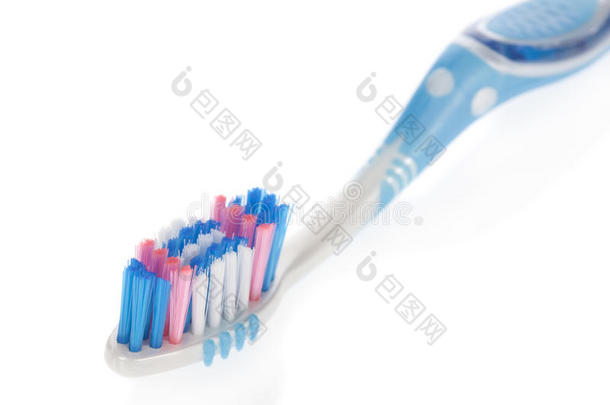 现代牙刷，白色隔离