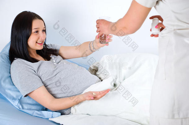 住院孕妇服用维生素