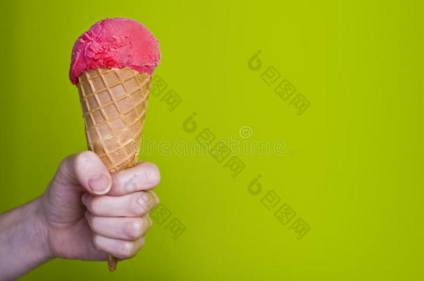 带文案空间的红色冰淇淋