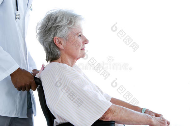 老年轮椅患者侧视图