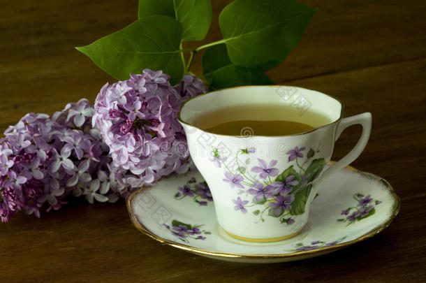 紫丁香<strong>春</strong>茶杯