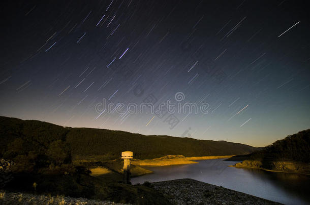 汤普森大坝上的星夜