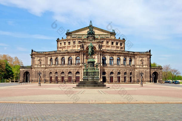 德累斯顿森珀歌剧院