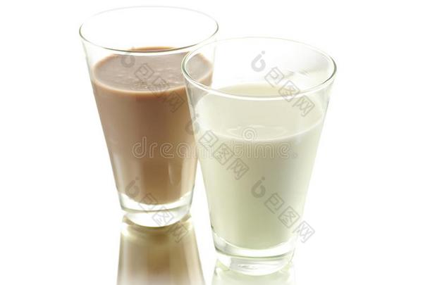牛奶和巧克力牛奶