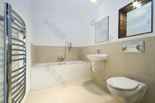 现代浴室，米色瓷砖墙面