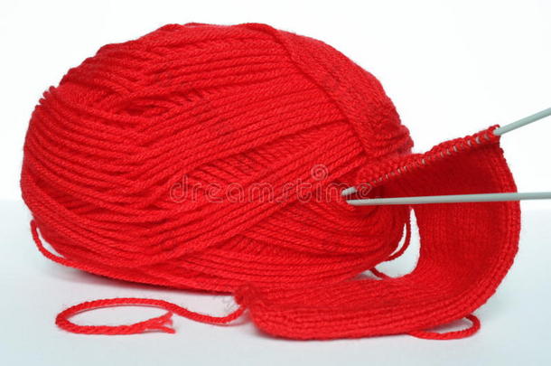 缝纫针和针织针的红色线索