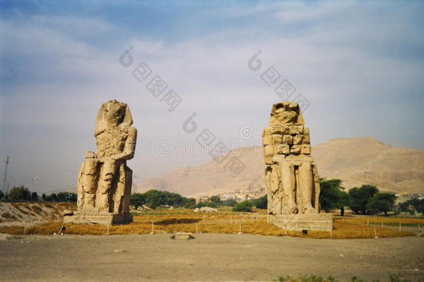 卢克索的门诺巨像。埃及