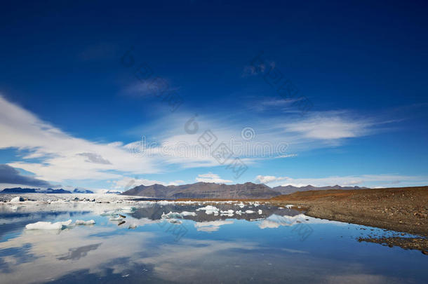 冰岛约库萨隆冰川泻湖