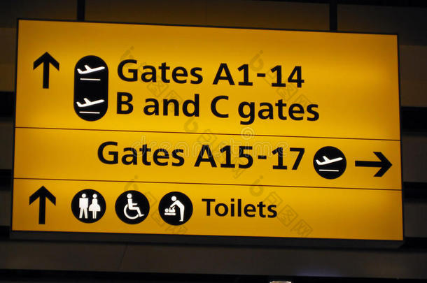 伦敦机场指示牌