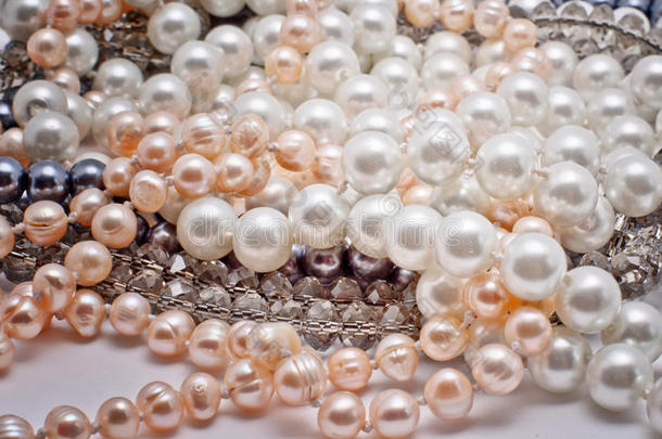 珍珠、玻璃和塑料首饰