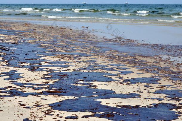 海滩溢油