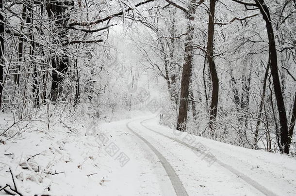 积雪路面