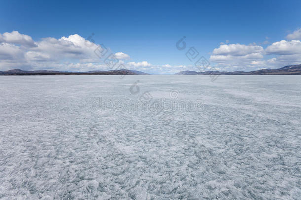 加拿大育空t.的<strong>冰冻</strong>拉伯格湖