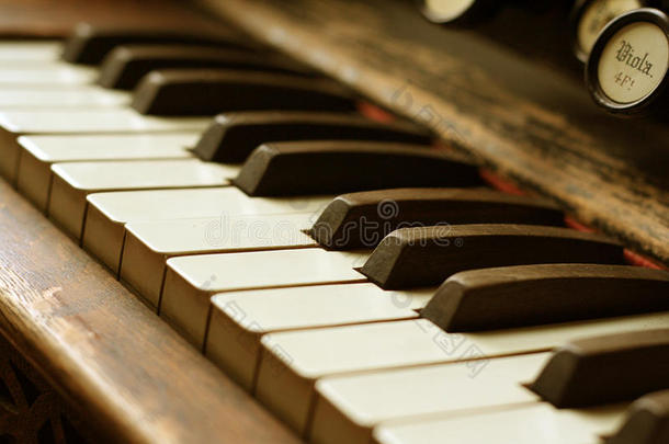 古董钢琴