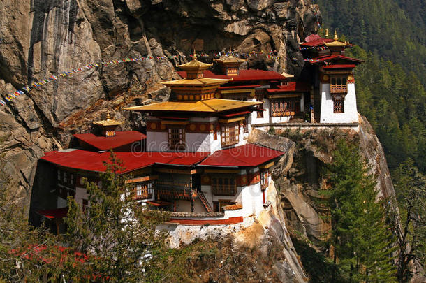 不丹著名的塔克商修道院