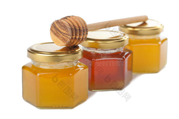 瓶装蜂蜜和木勺
