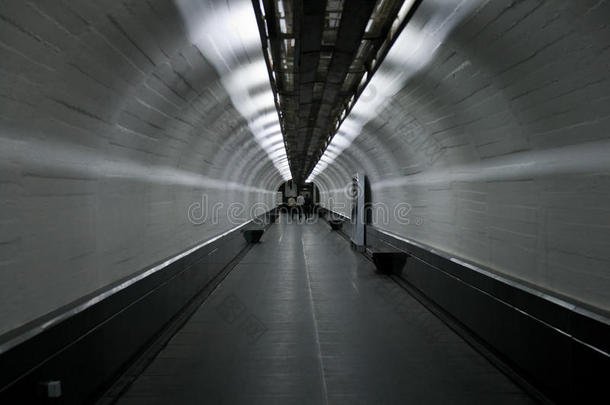 抽象步行隧道