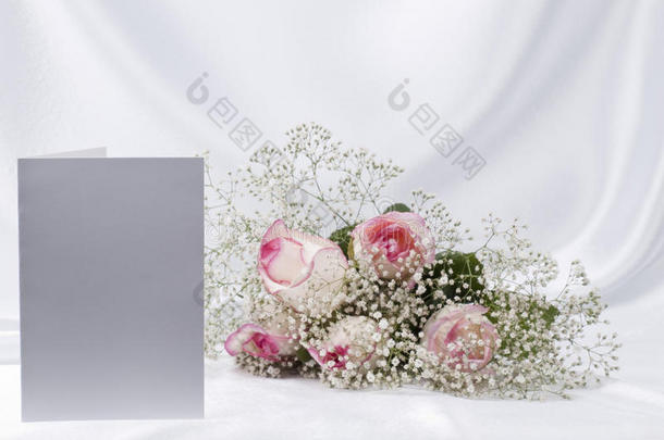 玫瑰花束和卡片