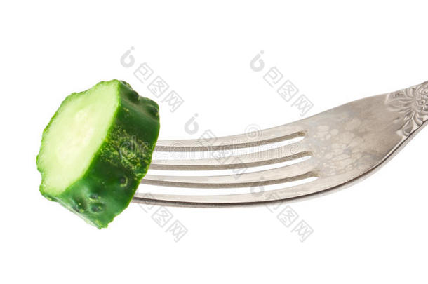 叉子上的新鲜青瓜