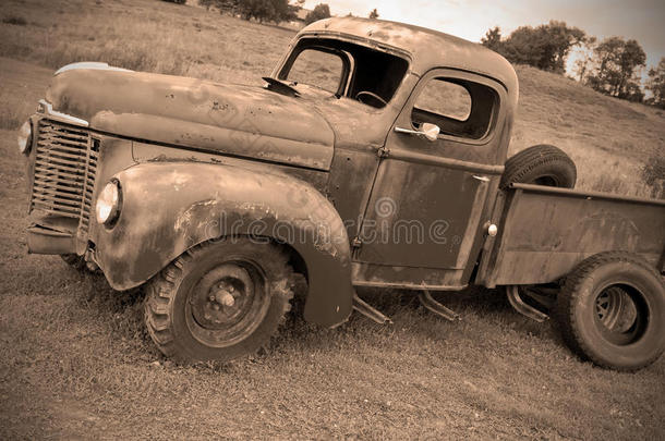 旧的废弃农用车