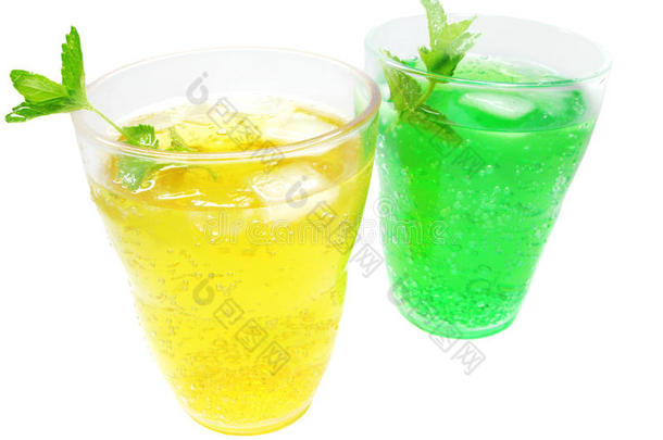 绿黄柠檬水