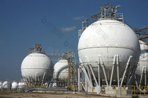 炼油厂储罐