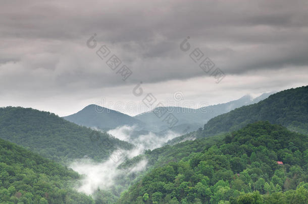 雾云山峡谷景观