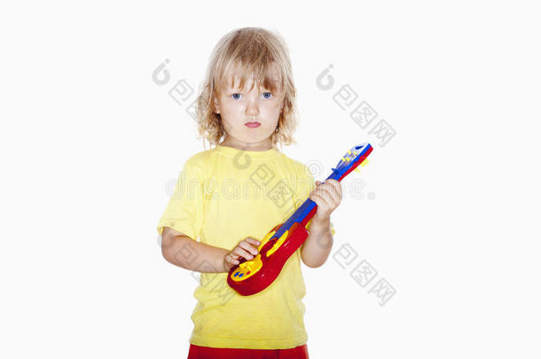 玩具吉他男孩
