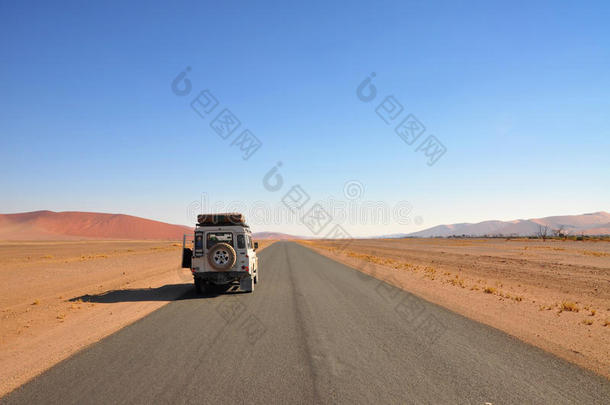 沙漠吉普车冒险