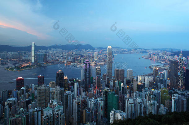 日落时分的香港城市景观