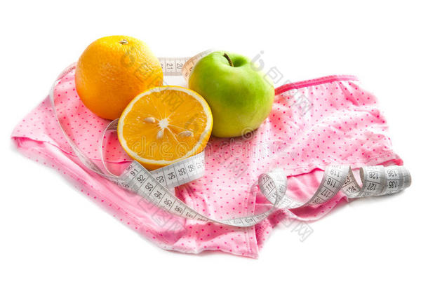 橘子、青苹果、卷尺和粉色内裤