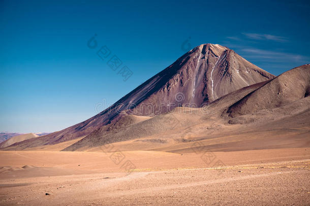 智利利坎卡布尔和朱里克斯火山