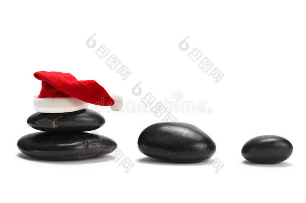 带红色圣诞老人帽的石头
