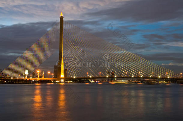 泰国巨型吊桥
