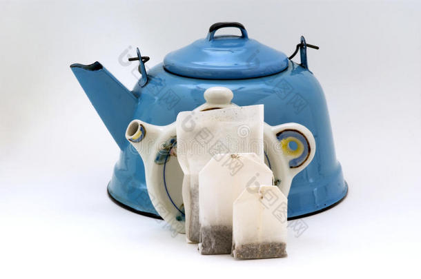 三个茶壶大小的茶壶形状保持架和茶壶