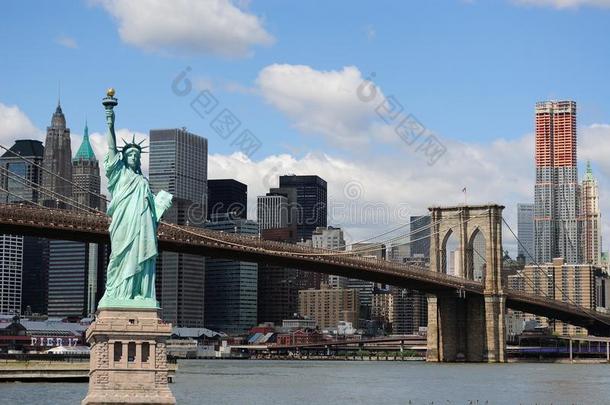 自由女神像与纽约市天际线