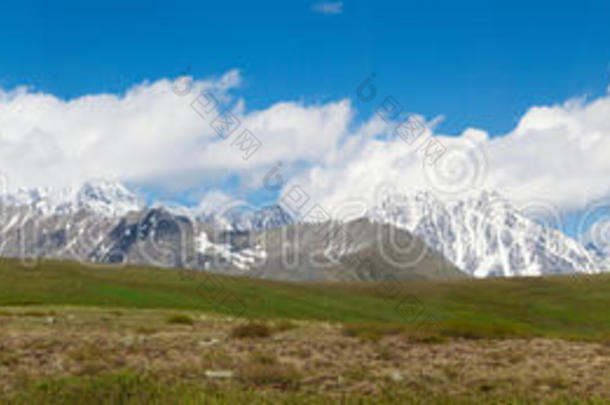 阿尔泰山脉全景图