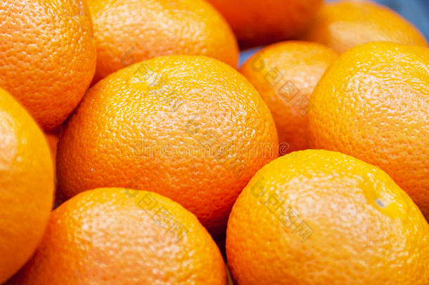 橘色多于橘色
