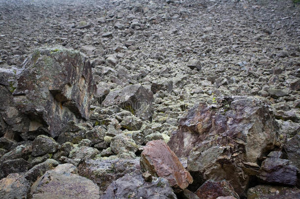 天然石崩塌的山坡