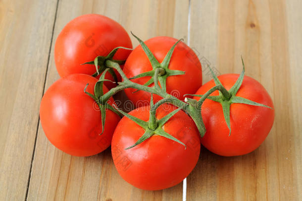 鲜熟红番茄