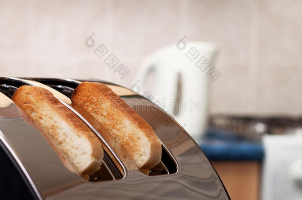 厨房里的面包烤面包机