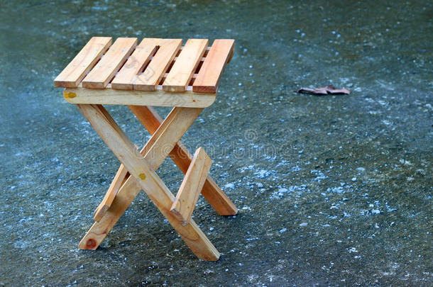 独木折叠凳